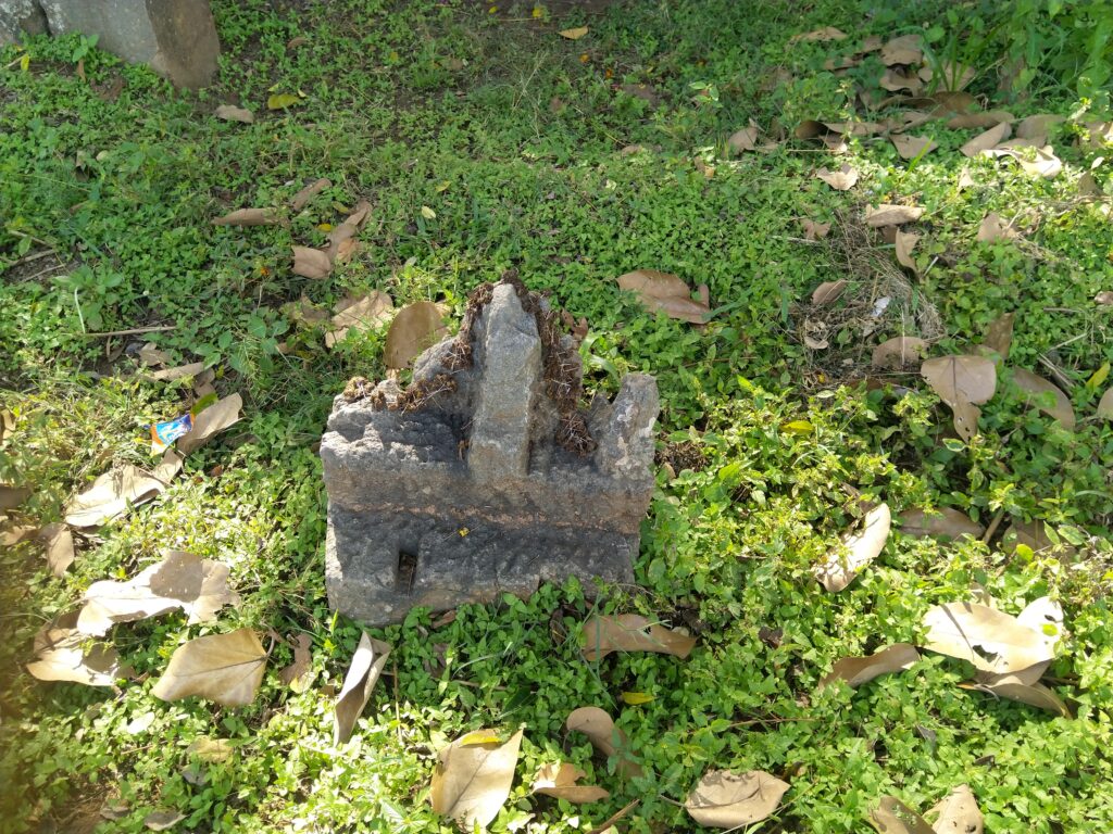 Unfinished idol at Tenginaghatta