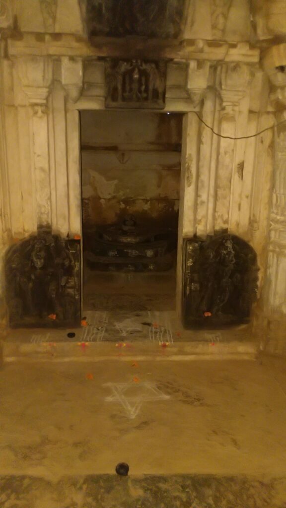 Shivalinga inside Rameshwara temple