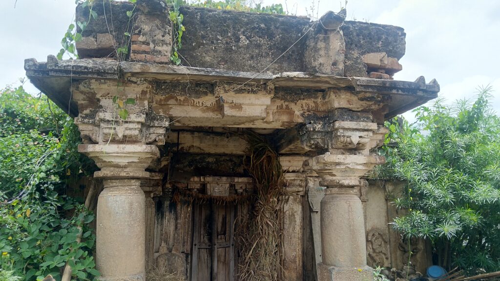 Entrance of Rameshwara temple